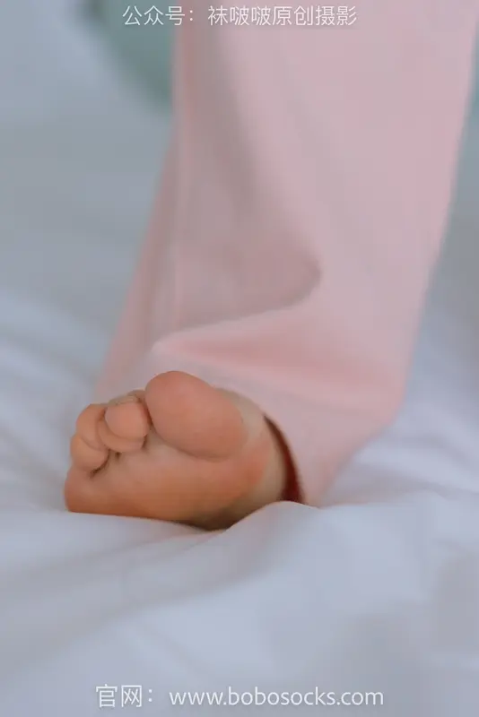 [BoBoSocks袜啵啵]NO.141 周周-运动鞋、白棉袜（自然穿脏）、裸足 - BoBoSocks袜啵啵
